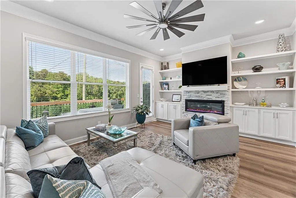 4 bed, 3.5 bath, 3015 sqft, $3,500 — Photo 1