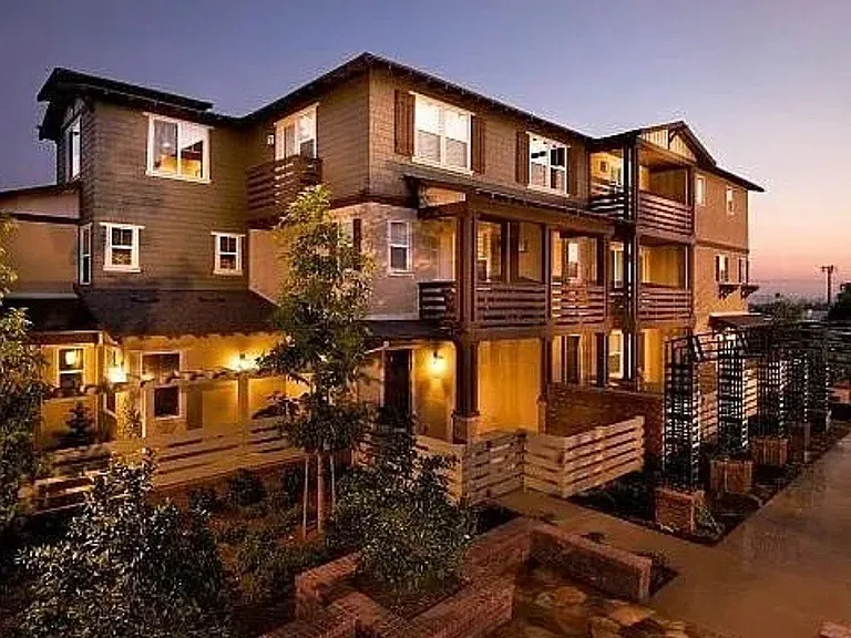 389 S Glendora Ave — Photo 1