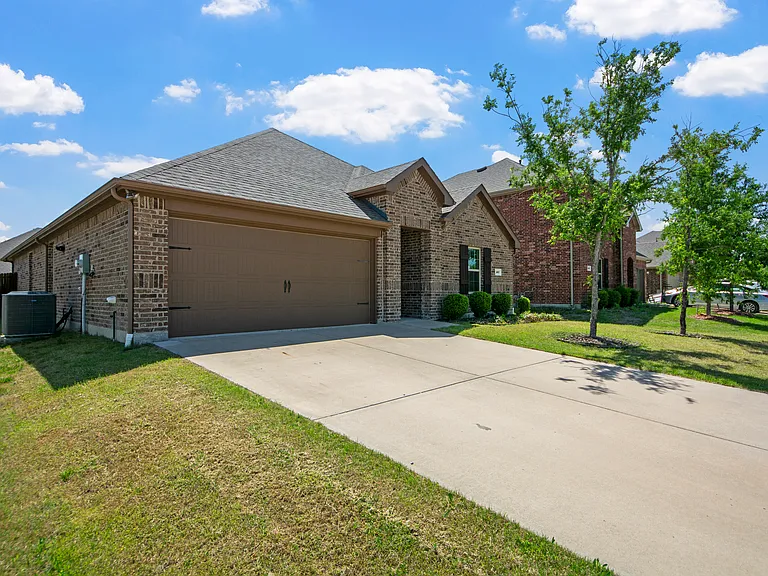 507 Saddle Club Way — Photo 2
