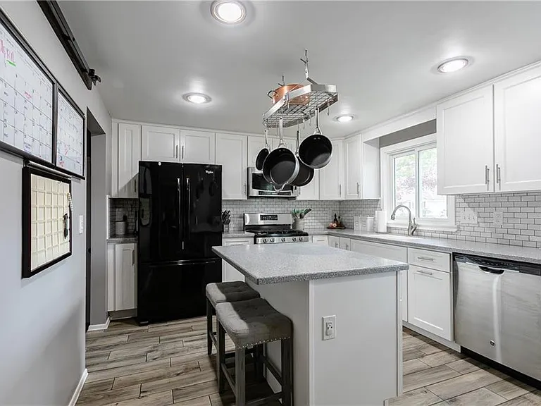 2 Kennedy Cir — Photo 8
