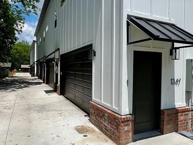 1341 W Hendrix St #4 — Photo 4