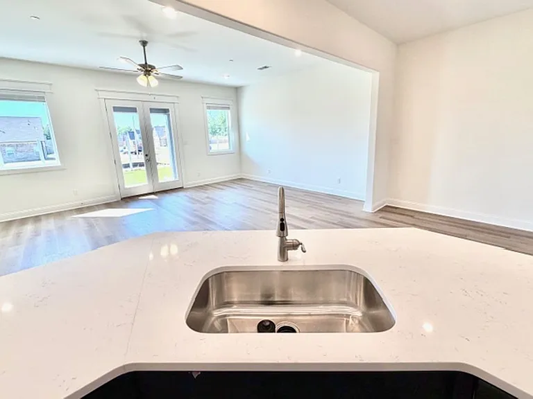 4871 Chatelet Dr — Photo 17