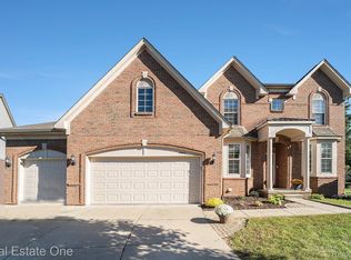 49602 Whitehall, Utica, MI