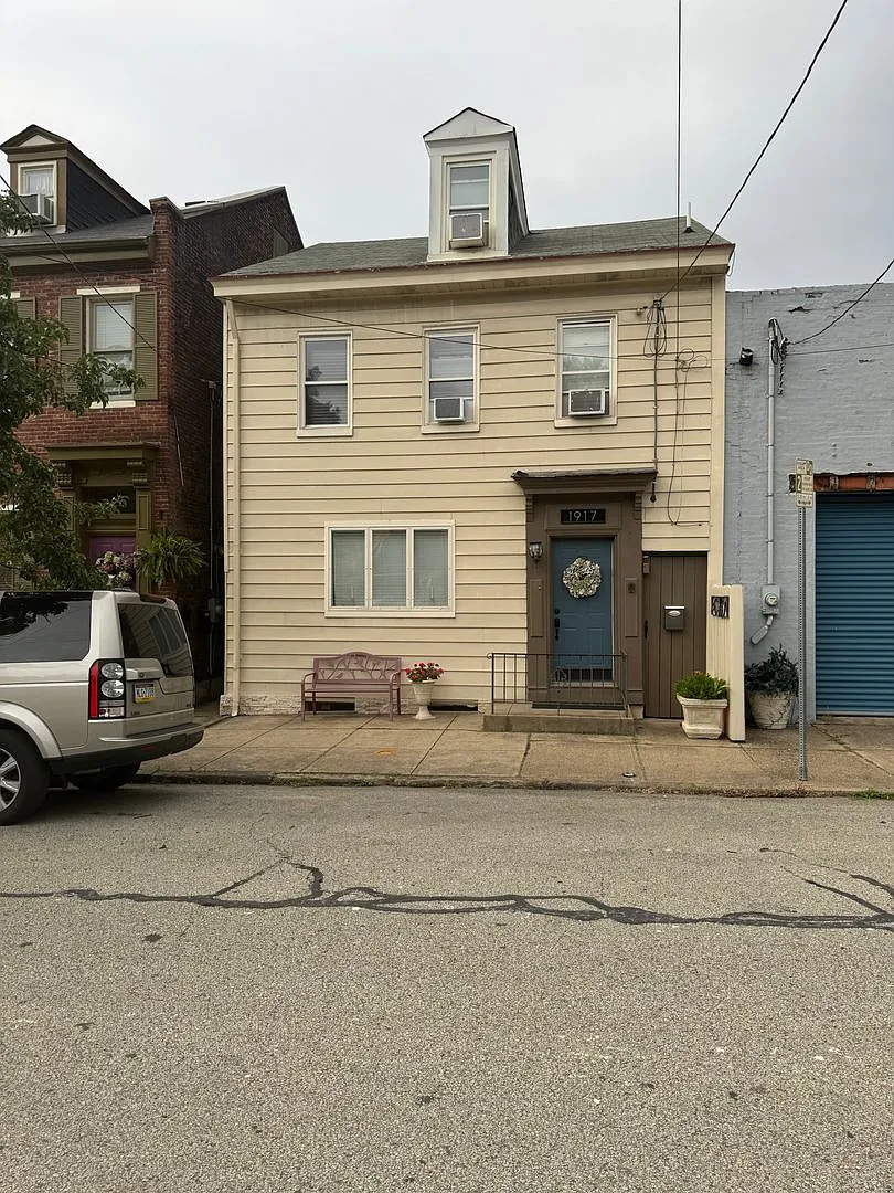 1917 Mary — Photo 1