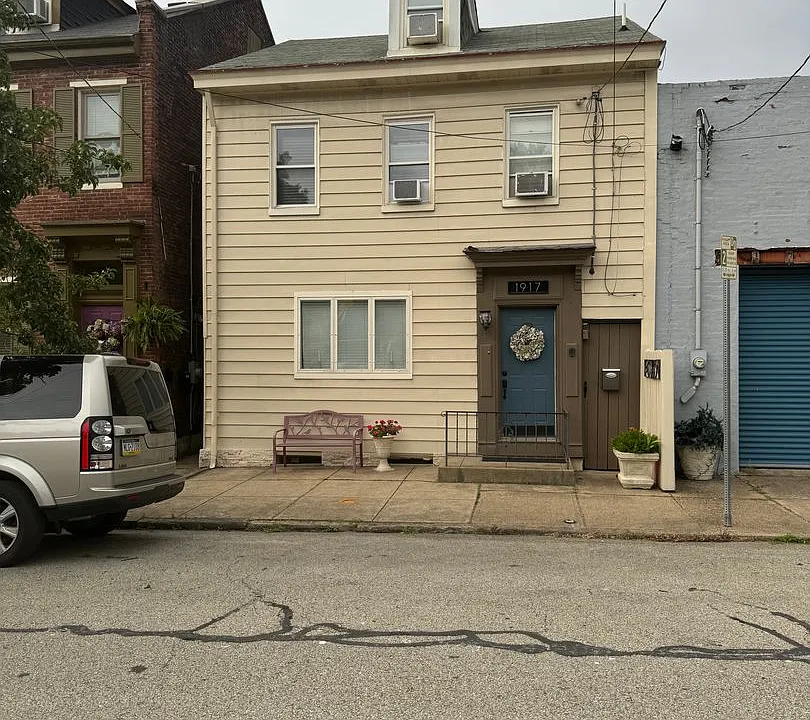 1917 Mary St