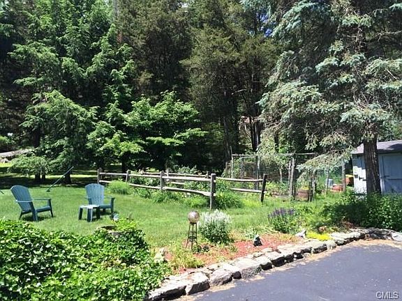 Plenty of room for gardening.