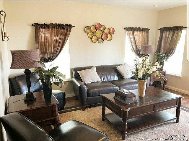 1st image of 831 Thompson Pl