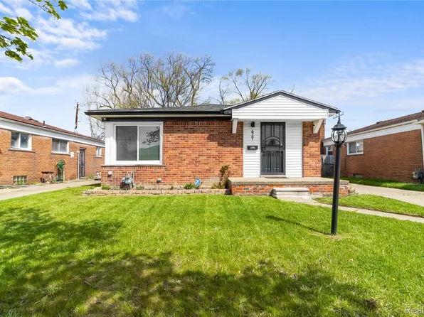6781 Iowa St, Hamtramck, MI 48212