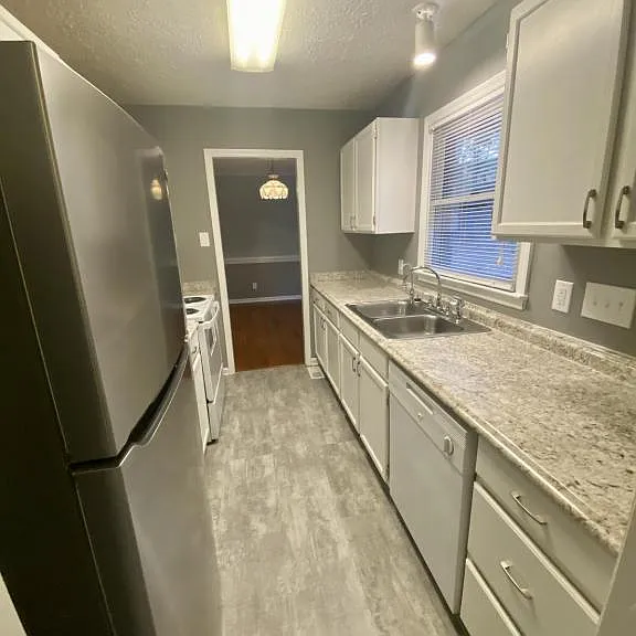5051 Waterford Dr — Photo 4