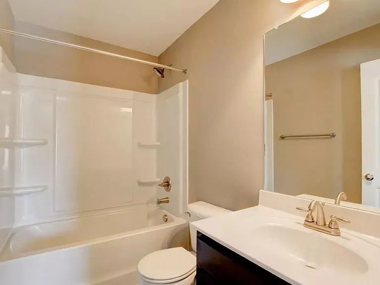 212 Alexander Blvd — Photo 4