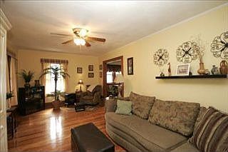 3rd image of 91 Kingman Ave W