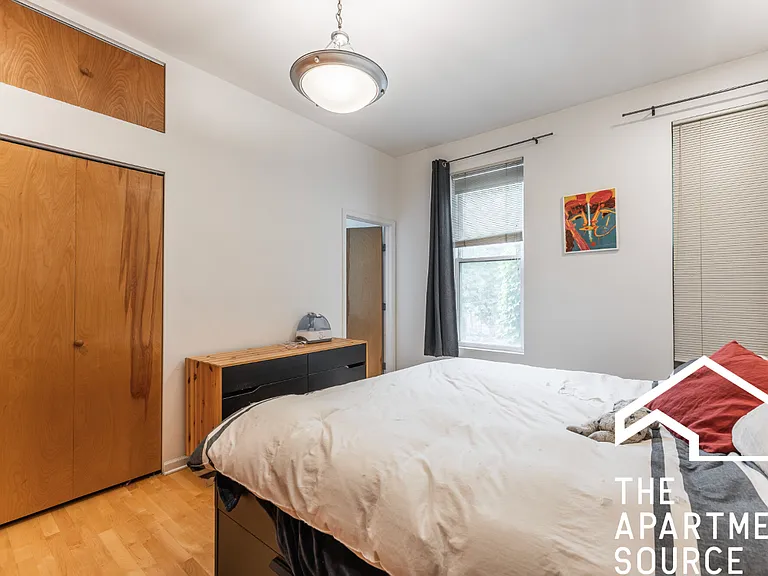 1409 N Wicker Park Ave — Photo 7
