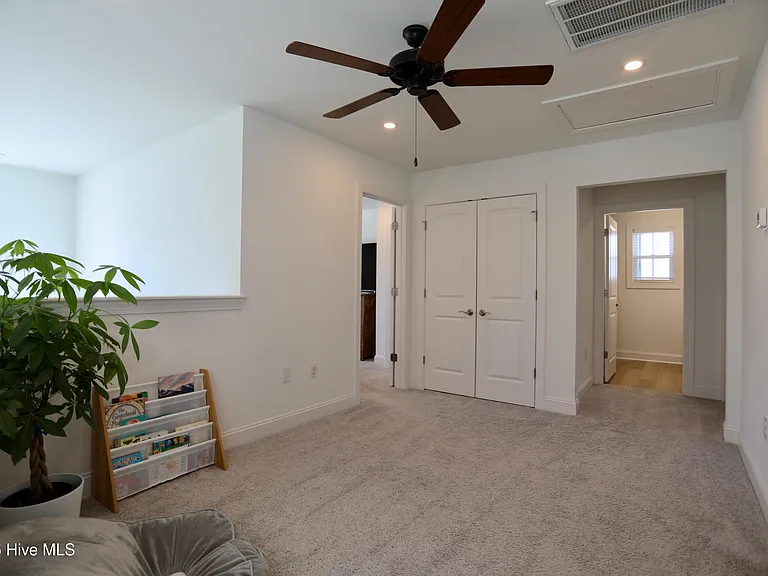 100 Falkirk Ct — Photo 22