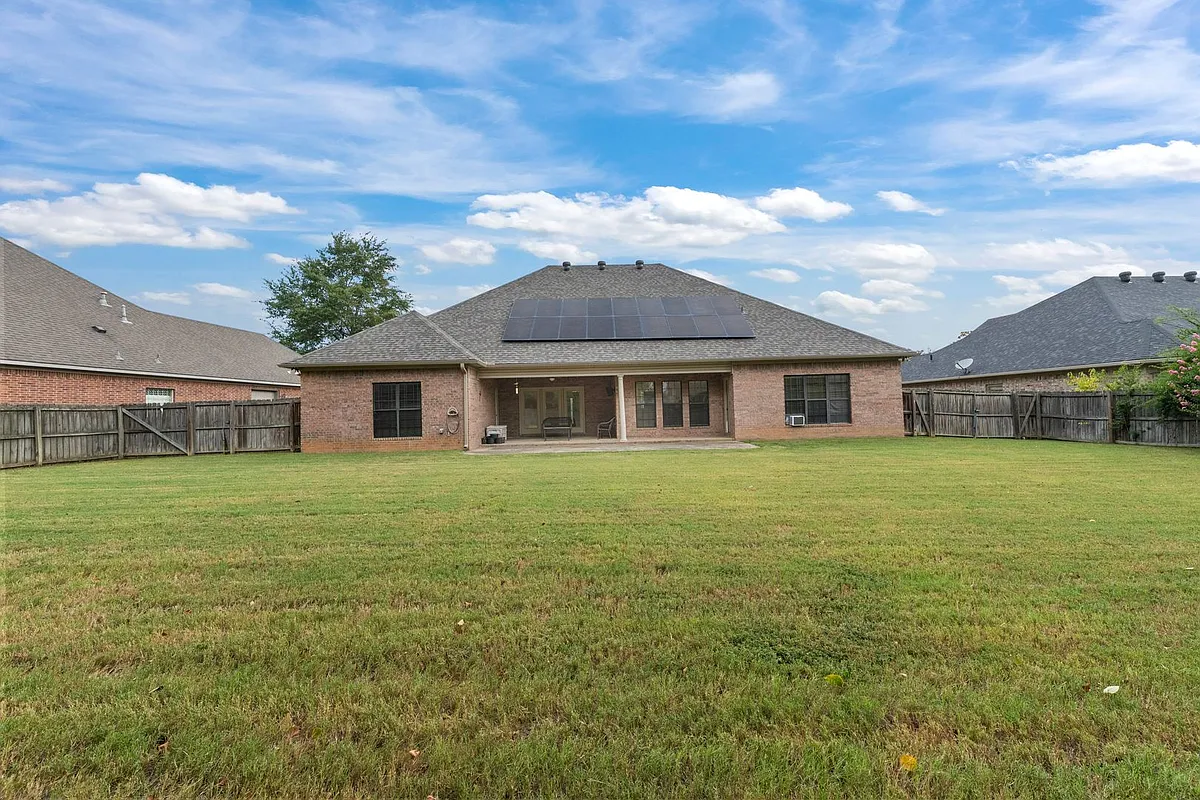 Building Photo - 108 Bouriese Cir