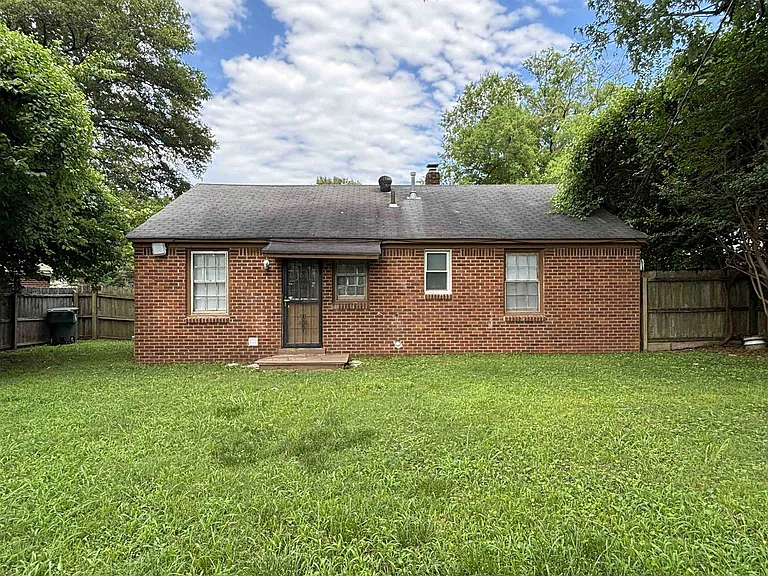 1065 Larry Ln — Photo 13