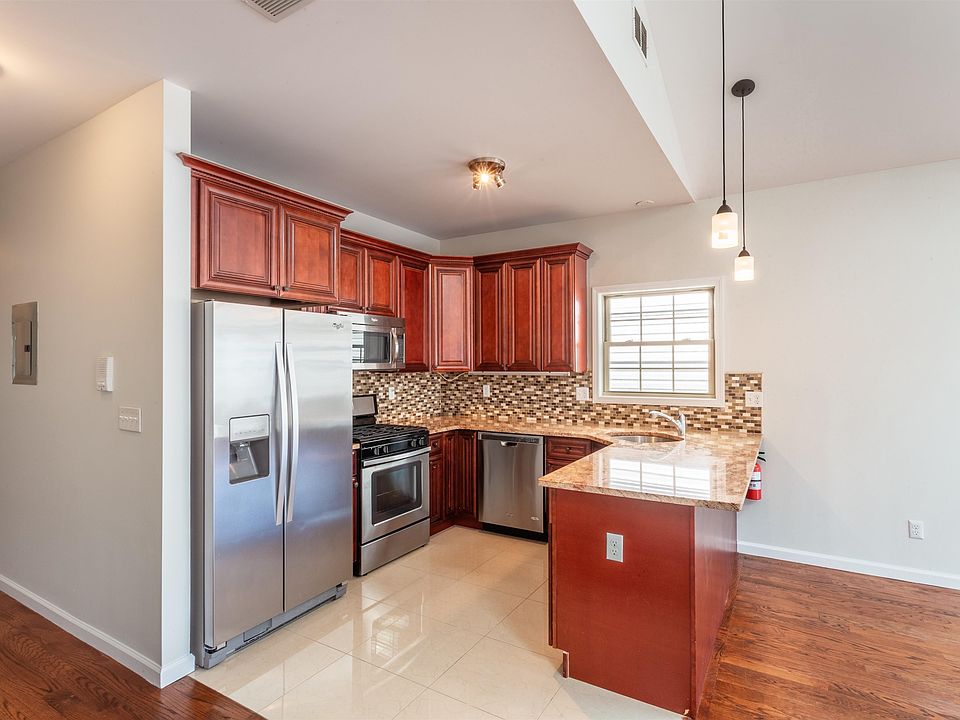 1st image of 127 New York Ave #2