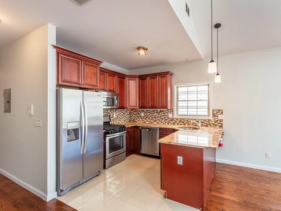 127 New York Ave #2