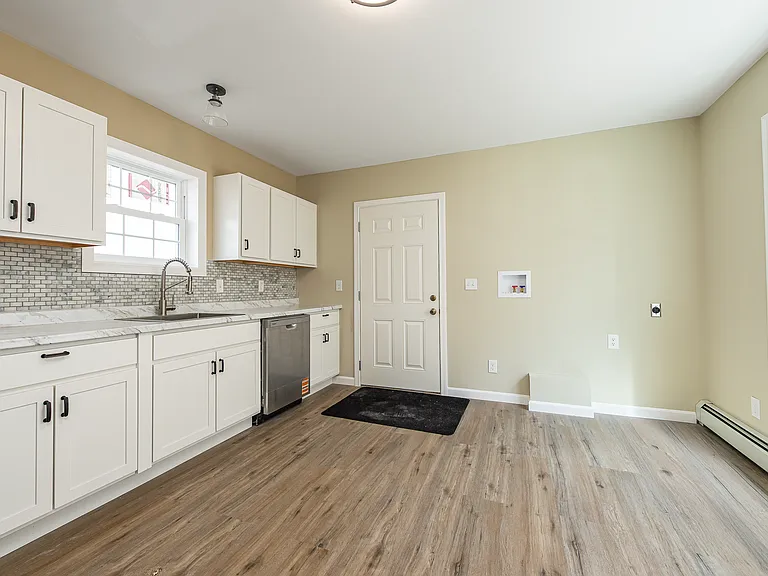 31 Drummond St — Photo 2