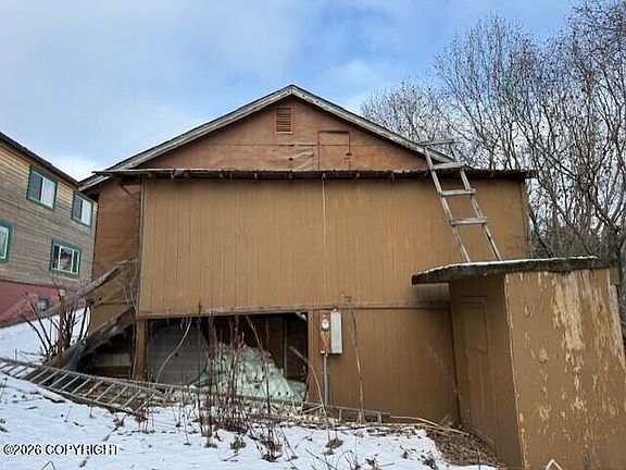 5th image of 147 E Pioneer Ave