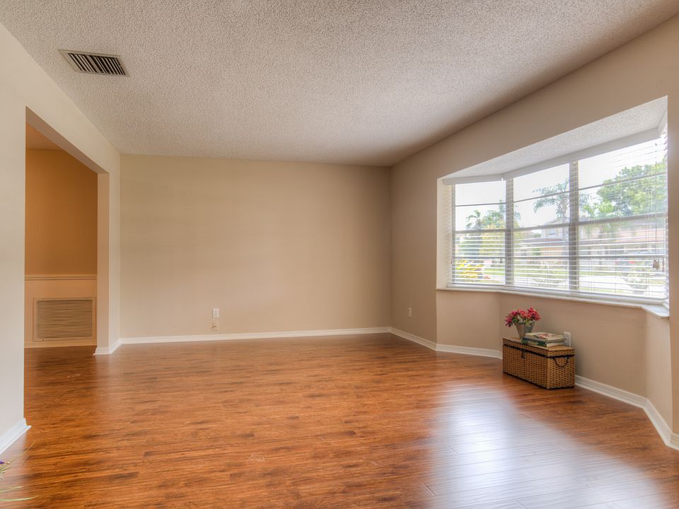 1st image of 7511 Meadow Dr