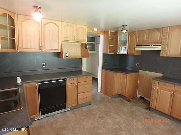 5th image of 28 Wendell St