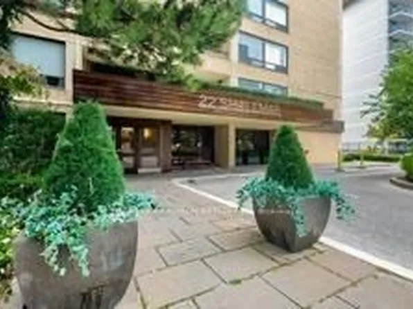 22 Shallmar Blvd #206, Toronto, ON M5N 2Z8