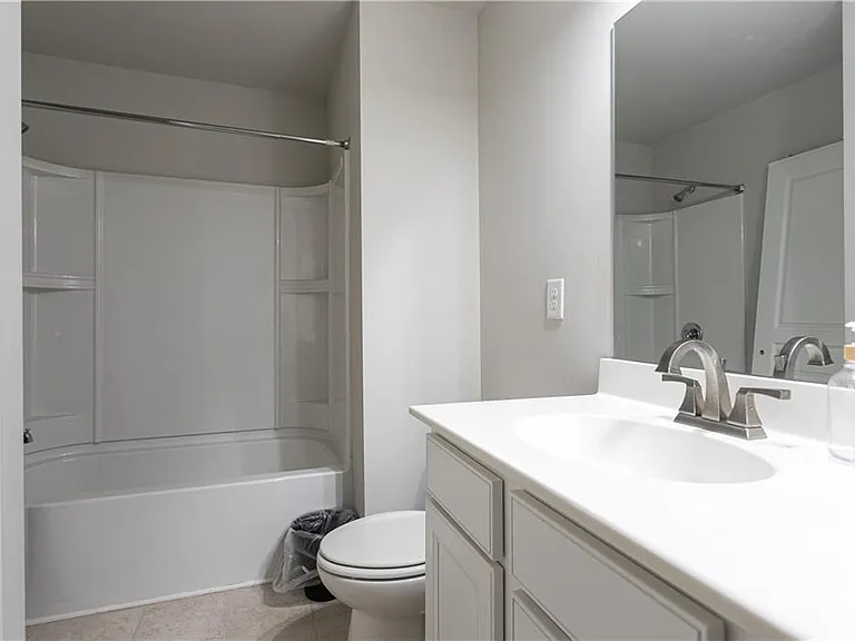 302 Pebblestone Ln — Photo 31