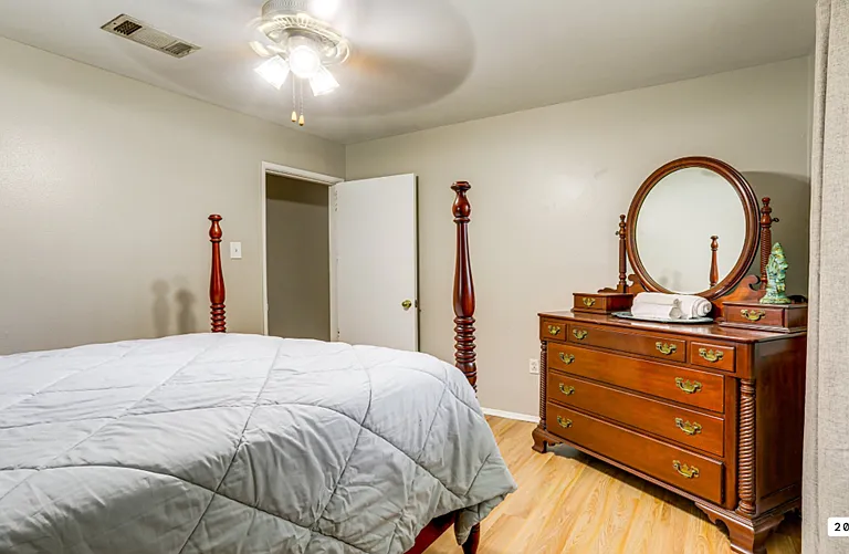 9223 Kingcrest Pkwy — Photo 17