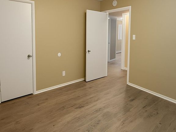 4th image of 1495 Oriole St