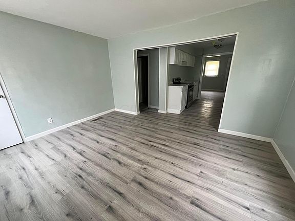 5th image of 2185 Middlehurst Dr