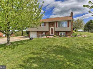 2202 Oakwood Dr, Hanover, PA 17331