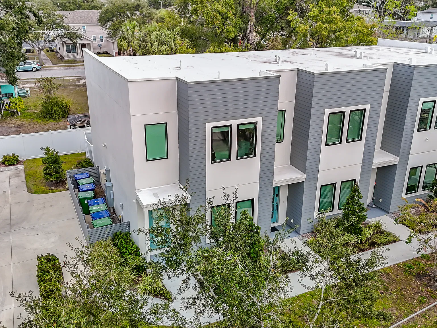 3 bed, 1260 sqft, $2,500 — Photo 3