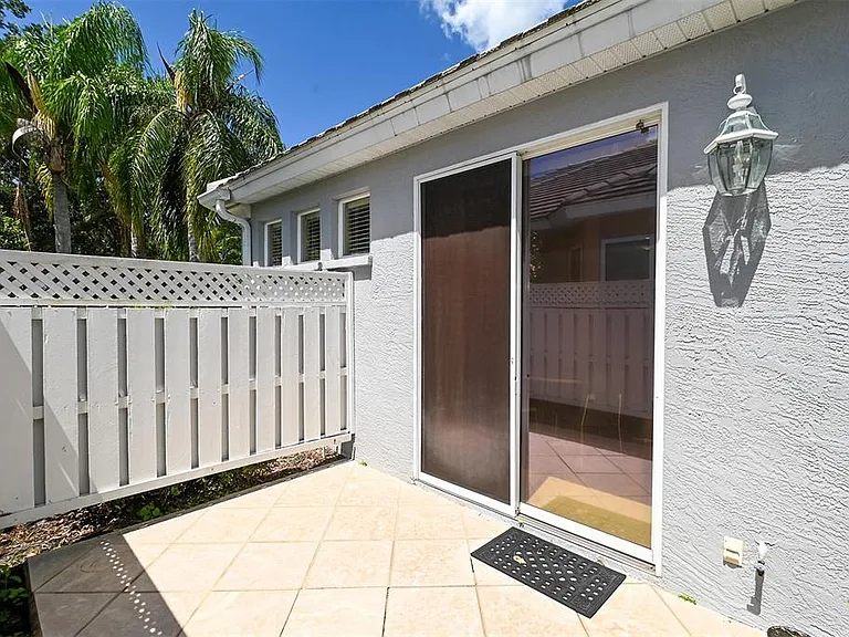7131 Kensington Ct — Photo 18