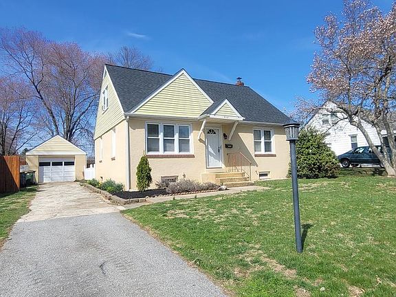 2nd image of 808 Kenyon Ln