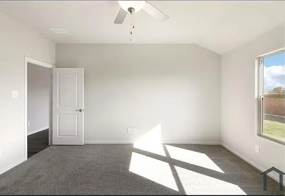 807 Easthill Dr — Photo 29