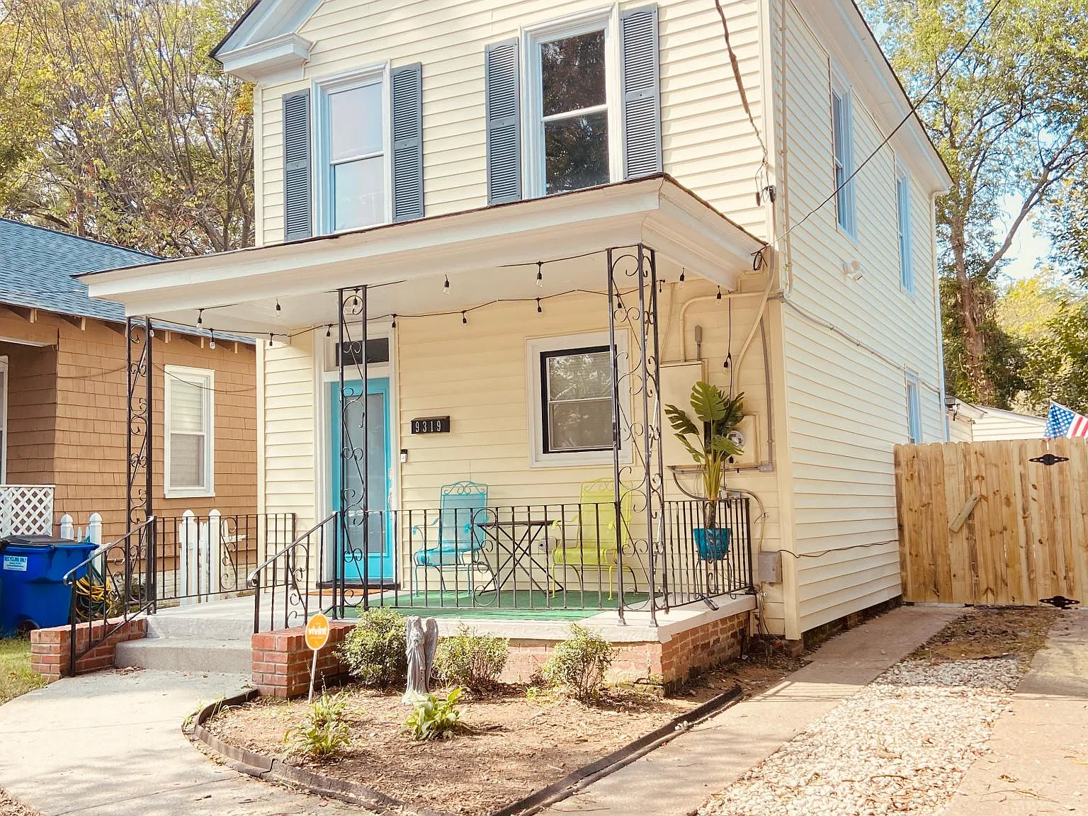 9319 Belgrave Ave — Photo 2