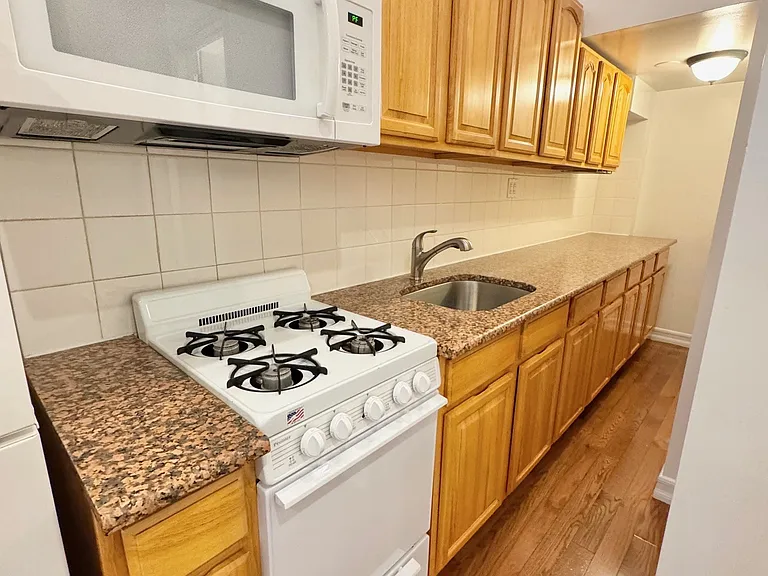 35 Carmine St #18 — Photo 10