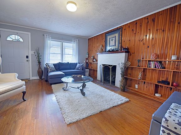 2nd image of 742 Hillcrest Dr