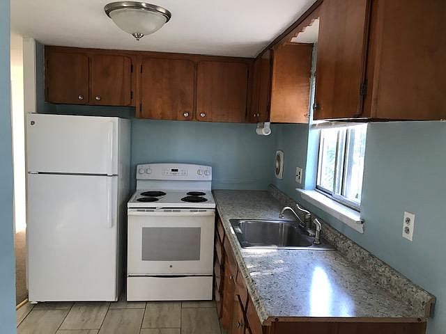 1st image of 76 E 7th St