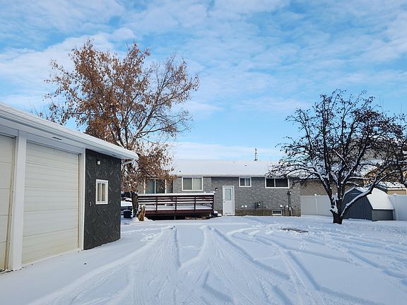 3rd image of 19 Newcombe Cres #B2