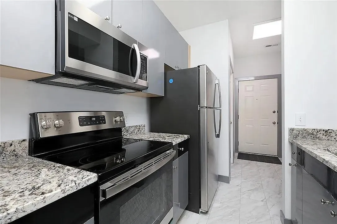 2 bed, 1000 sqft, $1,200 — Photo 2