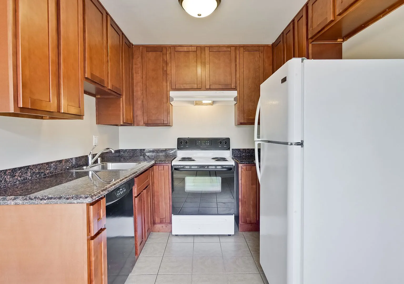 699 Grand Coulee — Photo 1