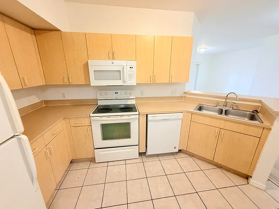 1302 Belmont Ln #1302