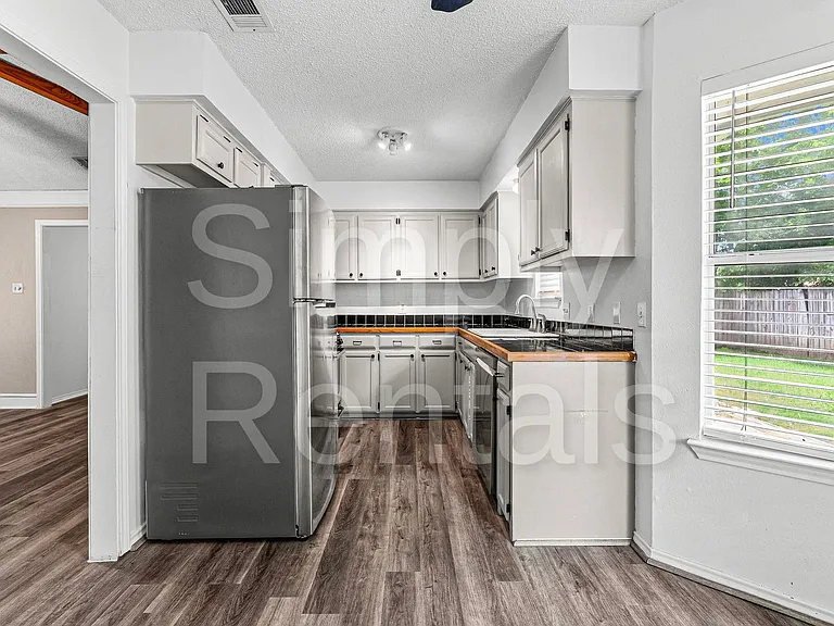 2504 Paul St — Photo 8