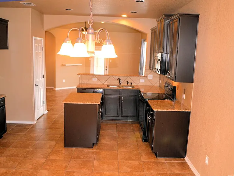 3943 Grissom Grv — Photo 8