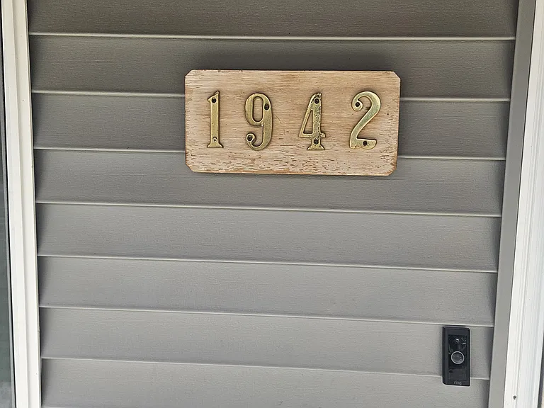 1942 Greatview Dr — Photo 2