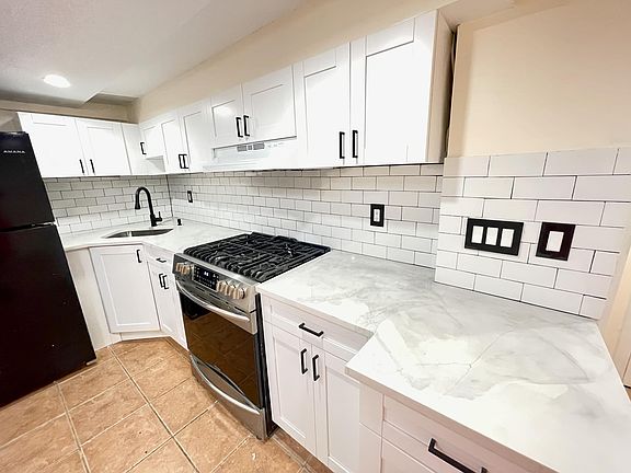 3rd image of 11 Holmes Ave