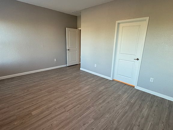 2nd image of 12026 Links Pkwy