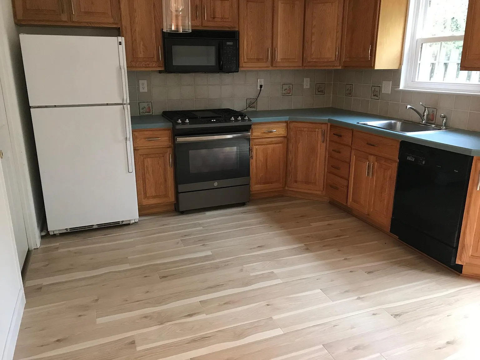 2420 Hillock Ct — Photo 4