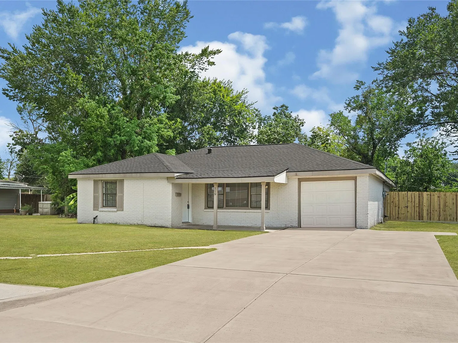 3 bed, 1.0 bath, 1323 sqft, $1,550 — Photo 3